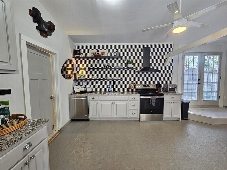 Building Photo - 74 Boulevard, B