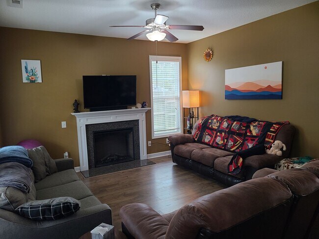Building Photo - 4 Bed, 2.5 Bath located in The Village in Folkstone Community - Holly Ridge