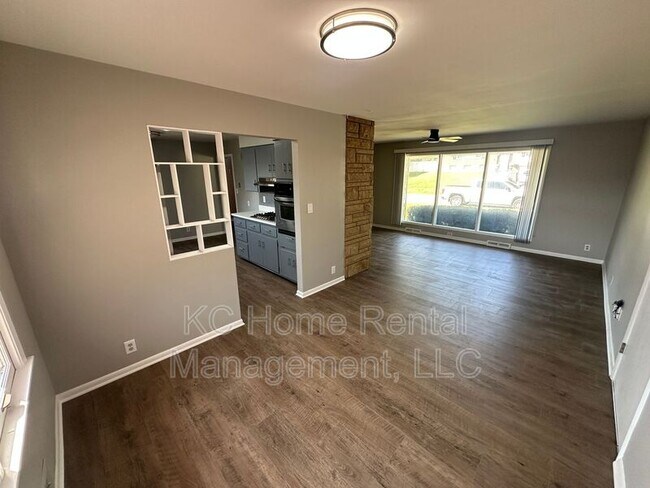 Building Photo - 4901 N Flora Ave