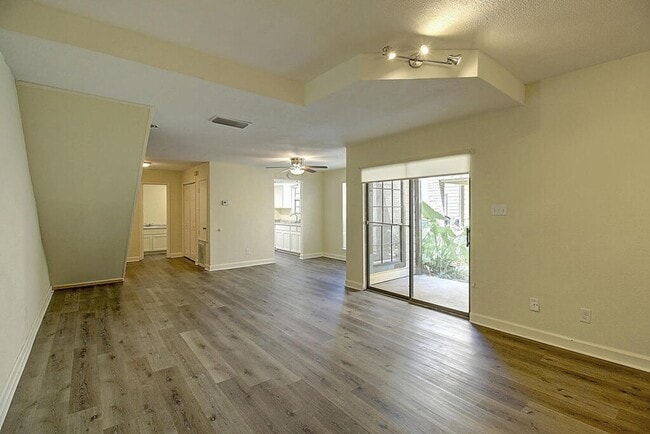 Building Photo - 2314 Capitan Dr