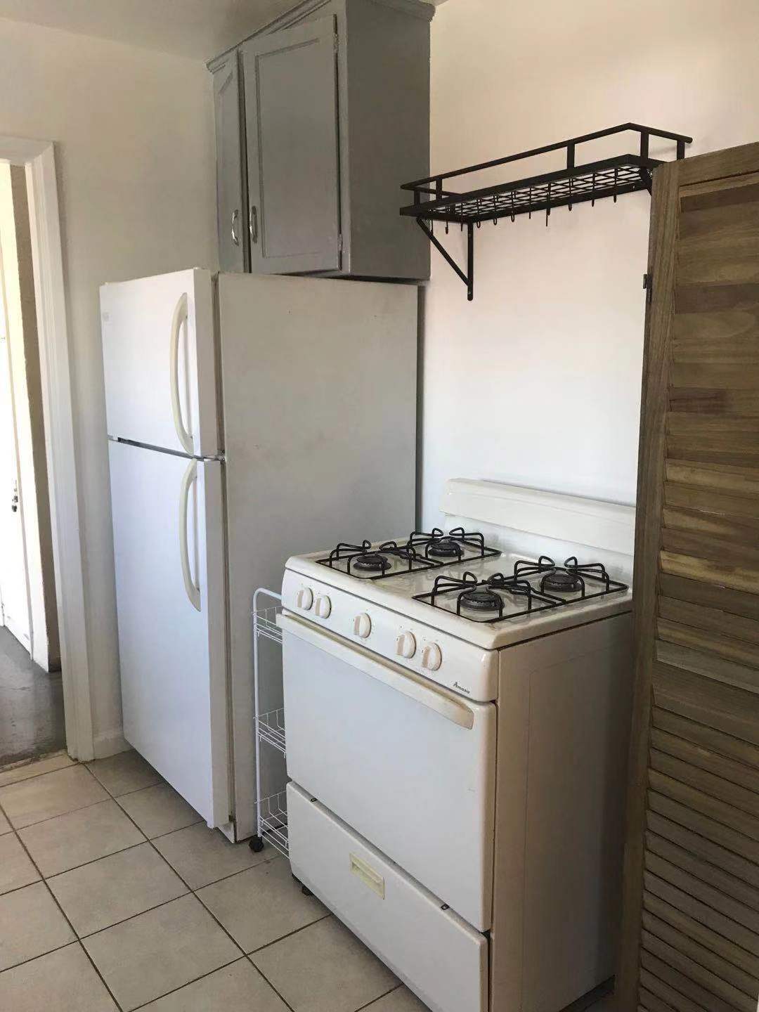 Building Photo - 2477 Silver Lake Blvd