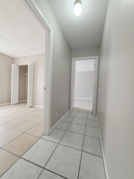 Building Photo - 1157 Hyacinth Pl