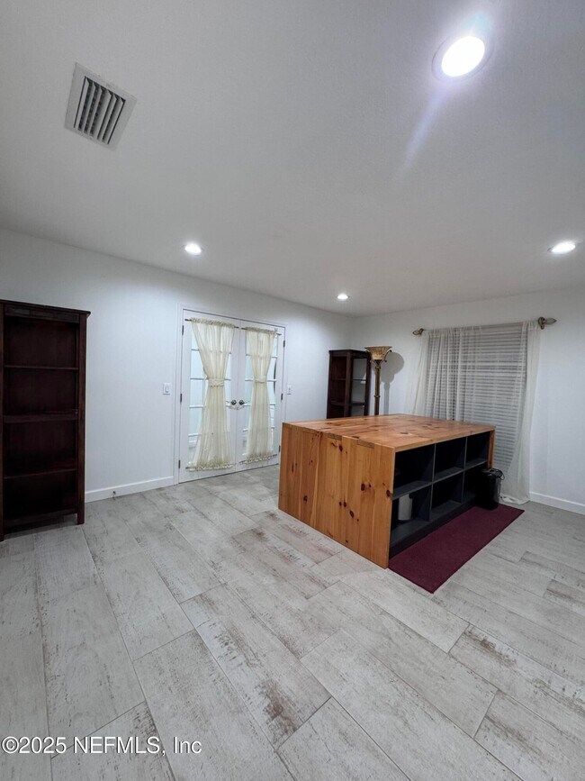 Building Photo - 7335 Floral Ridge Dr