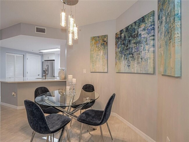 Building Photo - 5080 Fairways Cir