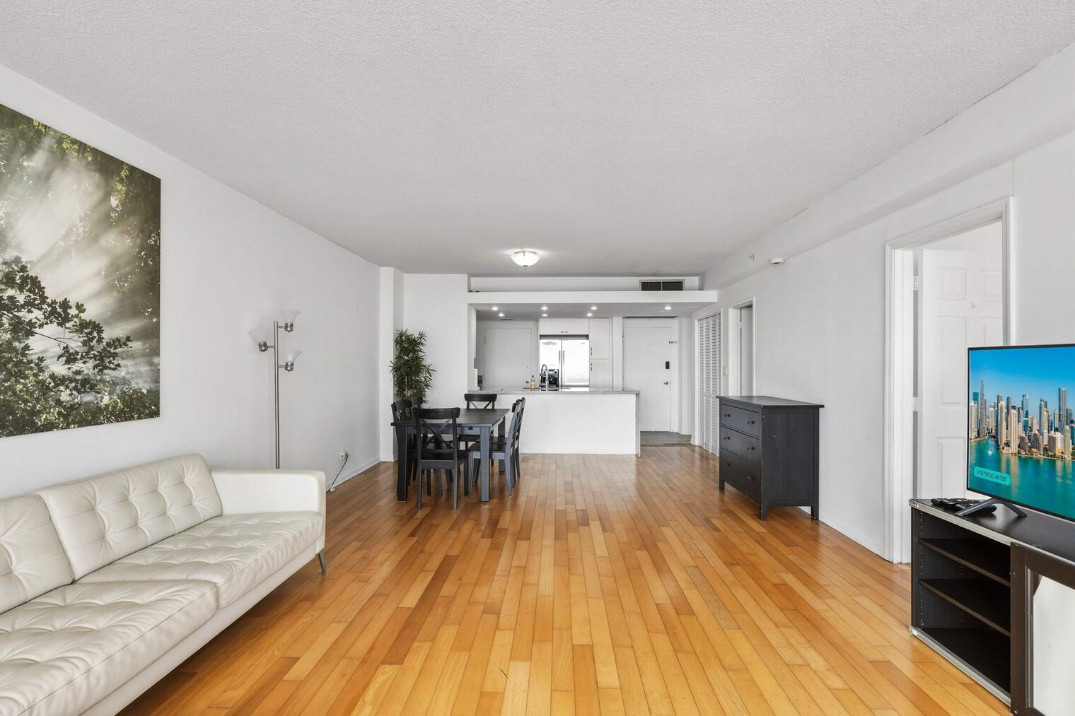 Building Photo - 5599 Collins Ave