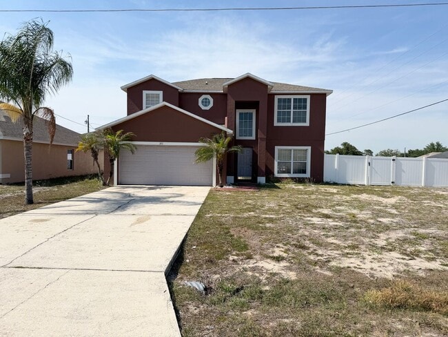 Building Photo - Large 2-Story 4 Bedroom 2.5 Bathroom House w/ Fenced in Yard - For Rent