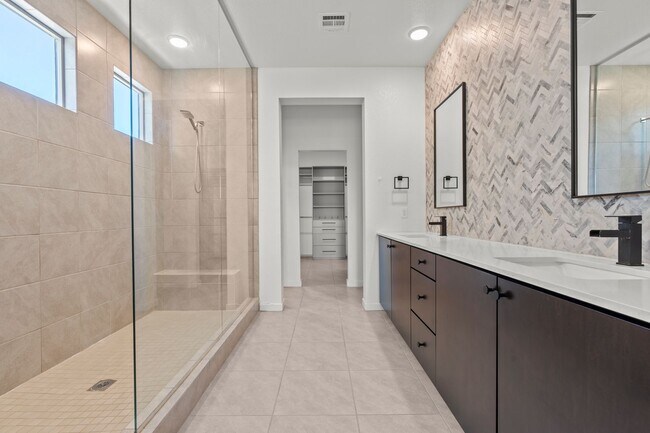 Building Photo - Skye Canyon Pool Home with First-Floor Primary Suite