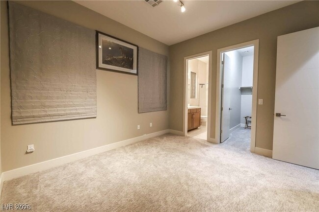 Building Photo - 2 Sugarberry Ln