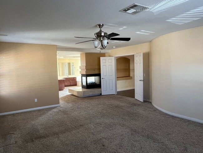 Building Photo - 6 bedroom Home With Pool and Basement