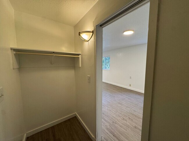Building Photo - Perez- Sandalwood