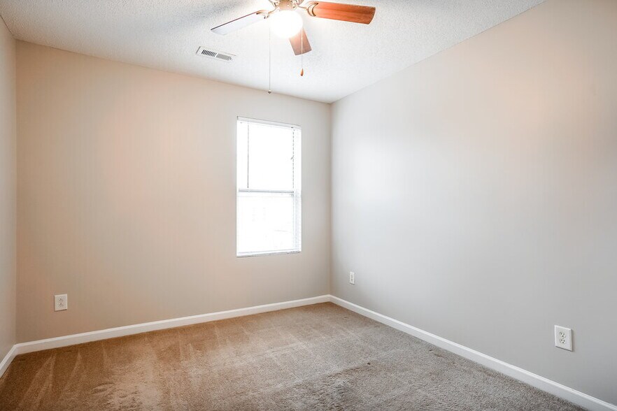 Building Photo - 205 Brookhaven Dr