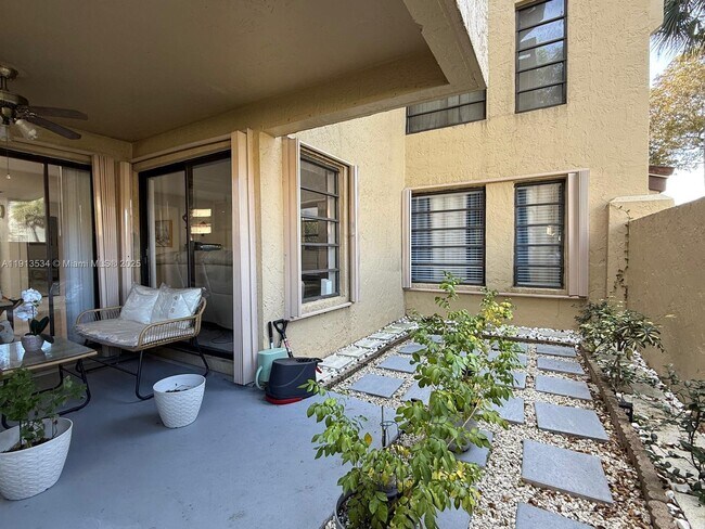 Building Photo - 9015 SW 125th Ave