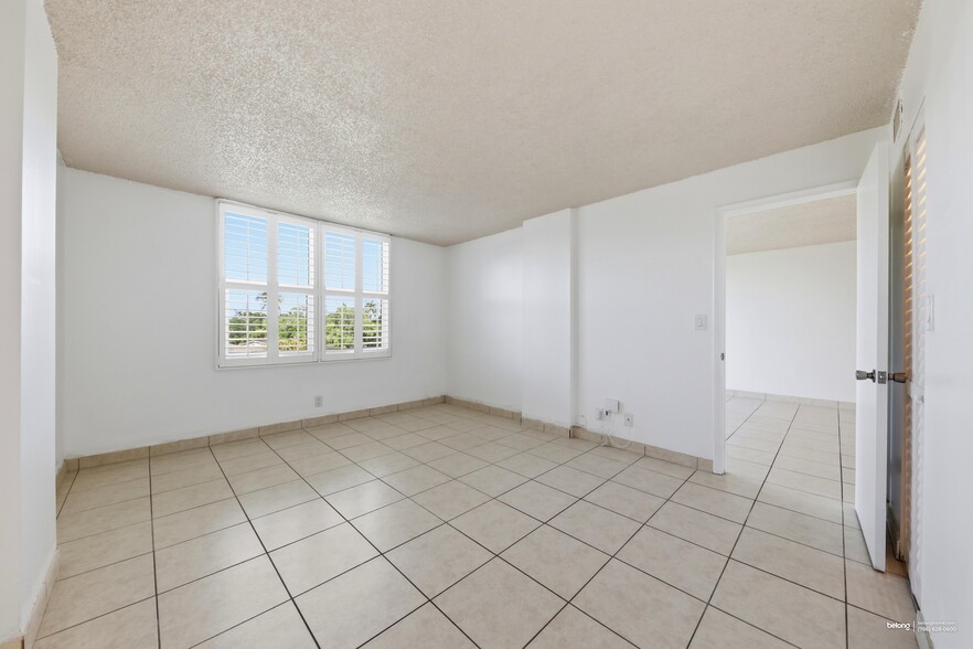 Building Photo - 121 Royal Pk Dr