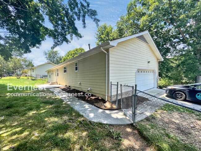 Building Photo - 5438 Village Garden Dr