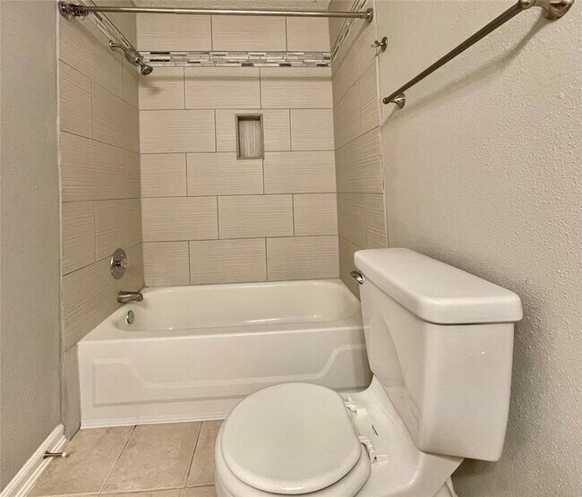 Building Photo - 21707 Country Park Ct