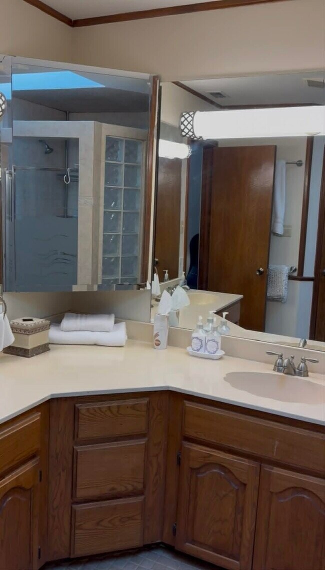 Building Photo - 3110 Jacaranda Dr