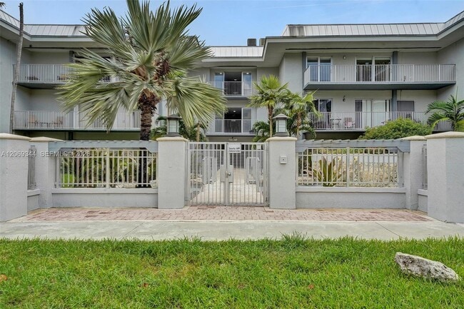 Building Photo - 7401 SW 82nd St