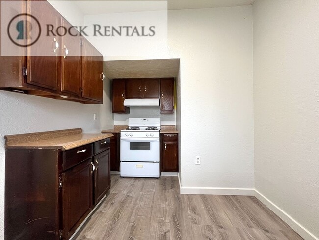 Building Photo - COMING SOON! 3 Bedroom 1.5 Bath House in Great Neighborhood