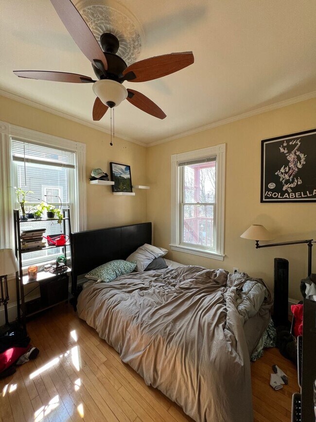 Building Photo - Amazing 4 bed 2.5 bath in Cambridge....