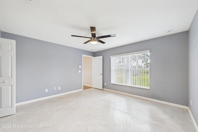 Building Photo - 1936 Gloria Cir