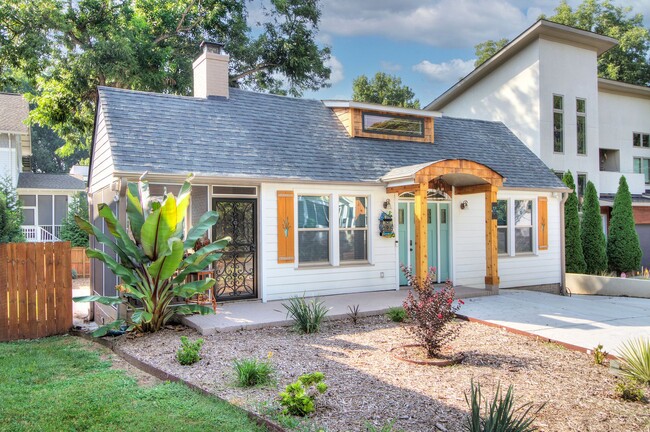 Building Photo - Discover the charm of this FULLY FURNISHED...