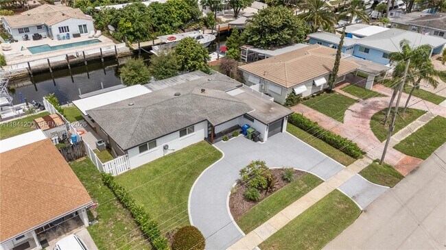 Building Photo - 1931 SW 22nd Ave