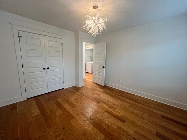Building Photo - Stunning 4 BR/3.5 BA Single-Family Home in...
