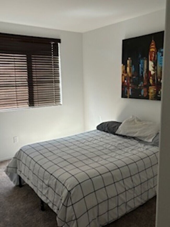 Building Photo - 3 Bedroom Townhome in Winchester