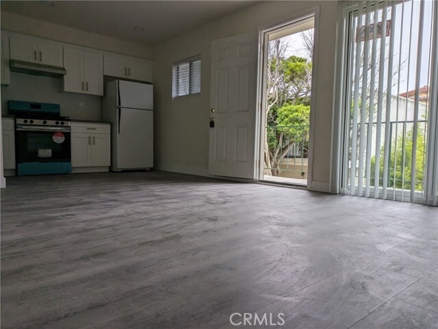 Building Photo - 1555 Artesia Blvd