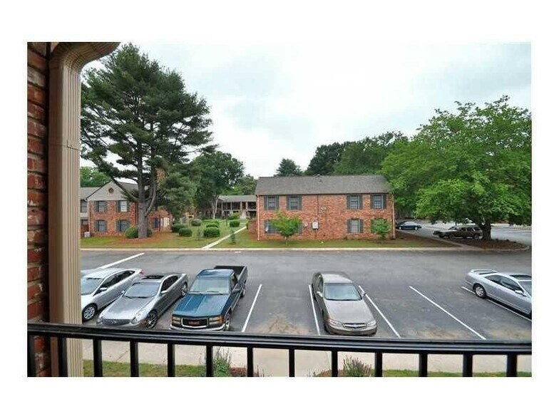 Building Photo - 3097 Colonial Way
