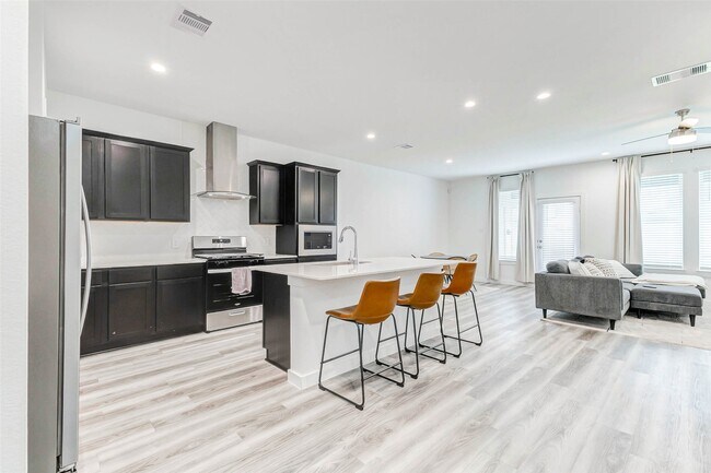 Building Photo - 12318 Basilwood Dr