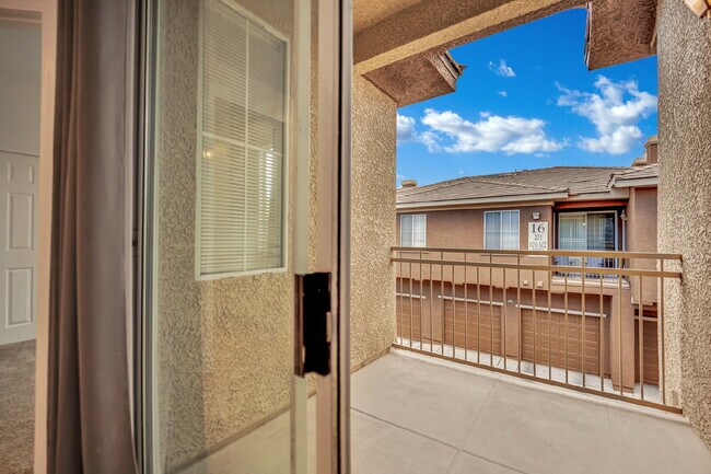 Building Photo - Beautiful 3-bedroom, 2-bathroom condo located in the gated community of The Legends, just minutes...