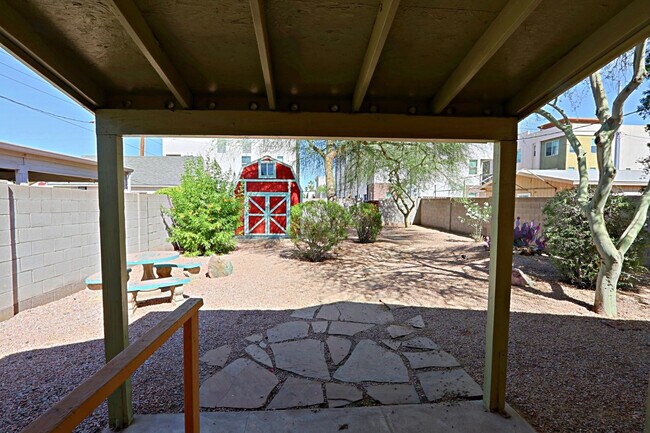 Building Photo - 841 N 9th Ave