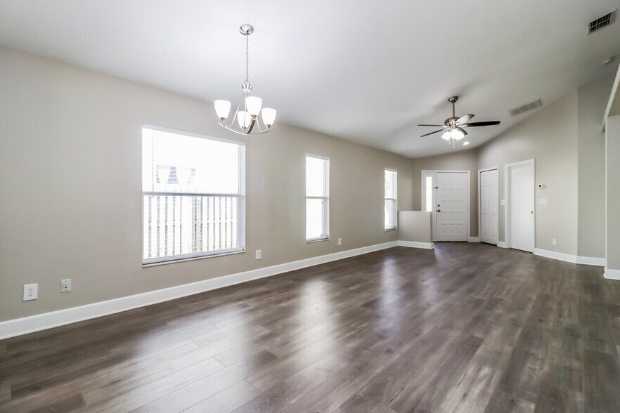 Building Photo - 10915 Brucehaven Dr