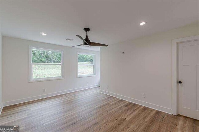 Building Photo - 525 Rosemont Dr