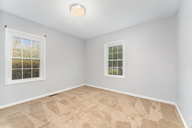 Building Photo - 7831 Summerfield Rd