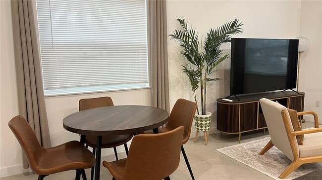 Building Photo - 1230 Essex Dr N