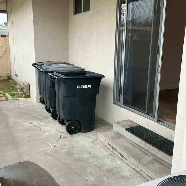 Building Photo - Washington (1004-1008)