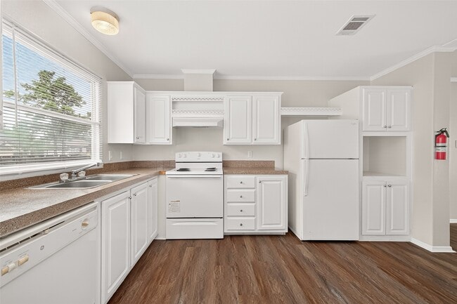 Building Photo - 11918 Greensbrook Forest Dr