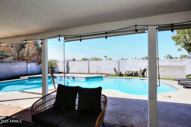 Building Photo - 2634 S Cottonwood Dr