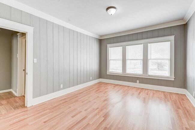 Building Photo - 3 Bed 2 Bath Fenced Home!