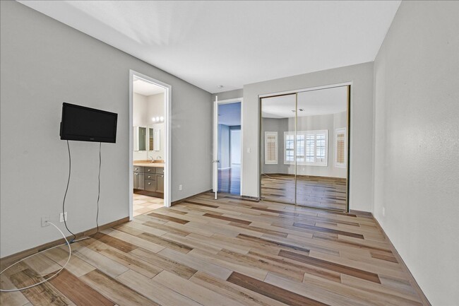 Building Photo - Fully Upgraded 5 Bedroom 4.5 Bathroom in Guard Gated Foothills Community!