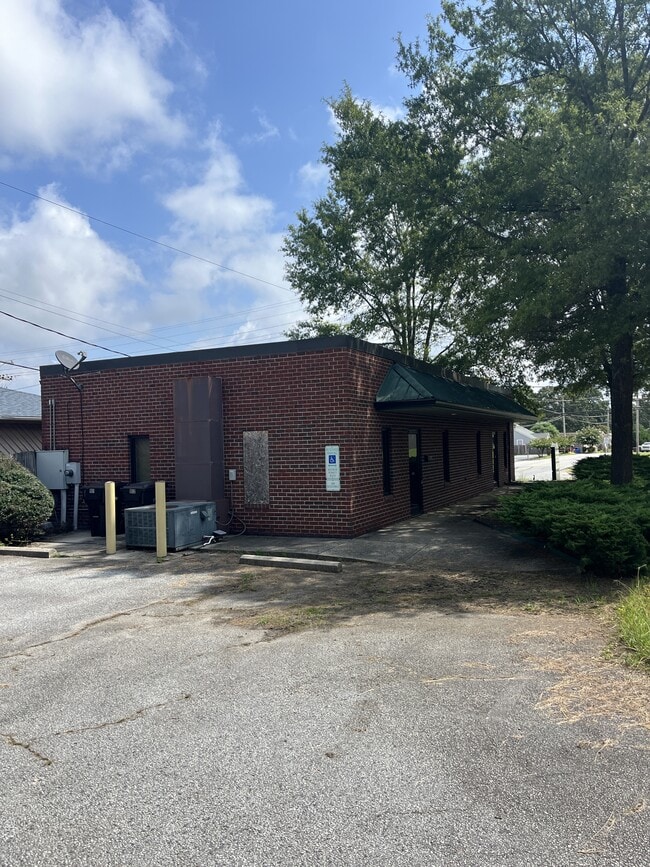 Building Photo - 2312 S Main St