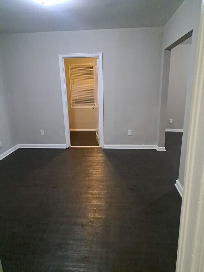Building Photo - MOVE IN SPECIAL 1/2 OFF 1st full month if you move in by 7/1