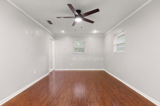 Building Photo - 8806 Fox Hollow Dr