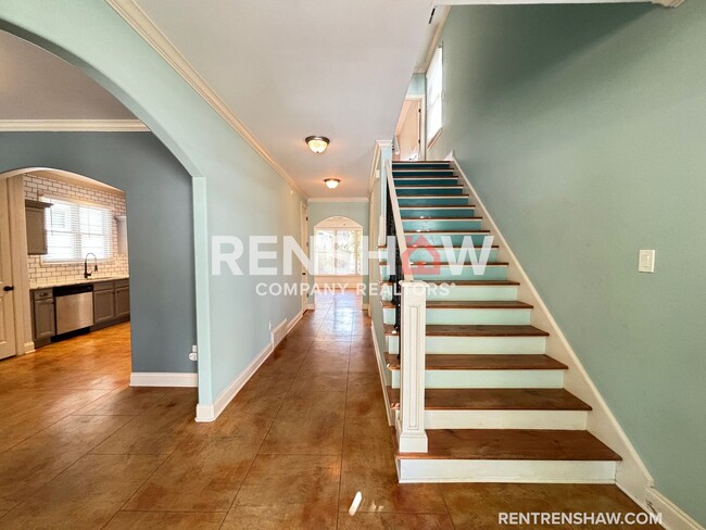 Building Photo - Vibrant Midtown Property - 3 Bedroom / 2.5...