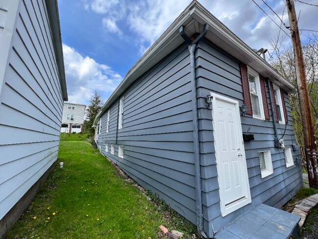 Building Photo - 448 Biddle St