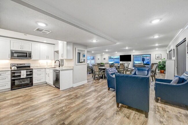 Building Photo - Welcome to Your Beachfront Escape at Beach Winds, Cocoa Beach!