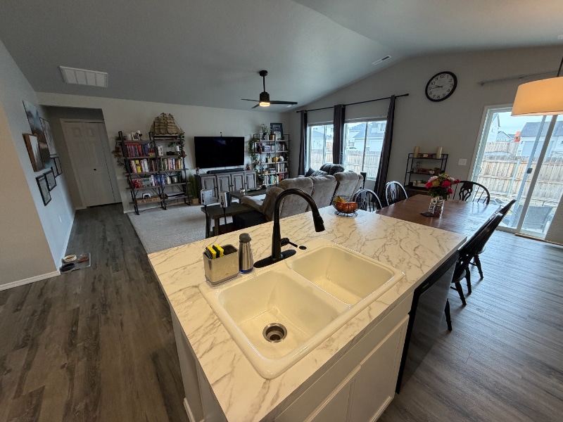 Building Photo - 1840 SW Sparrow Pl