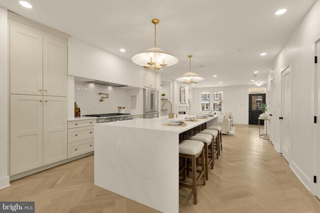 Building Photo - 1706 Bay St SE